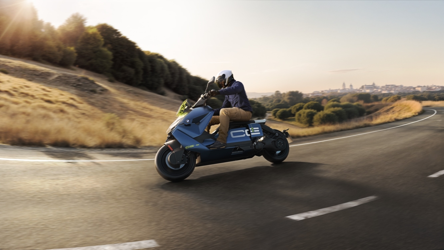 bmw helice motos recrute.jpg