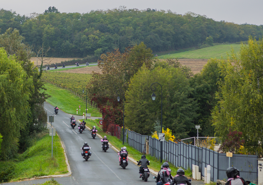 Hello, le tarif du 1390 Superduke GT n’est pas encore connu puisque la moto n’est pas encore commercialisée. Pour une 990 duke en revanche pas de problème, le tarif est de 12949€ et la loa est possible