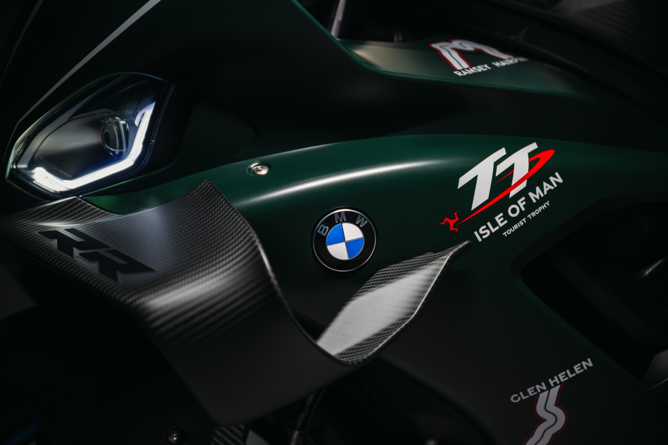 P90640688_lowRes_bmw-m-1000-rr-limite